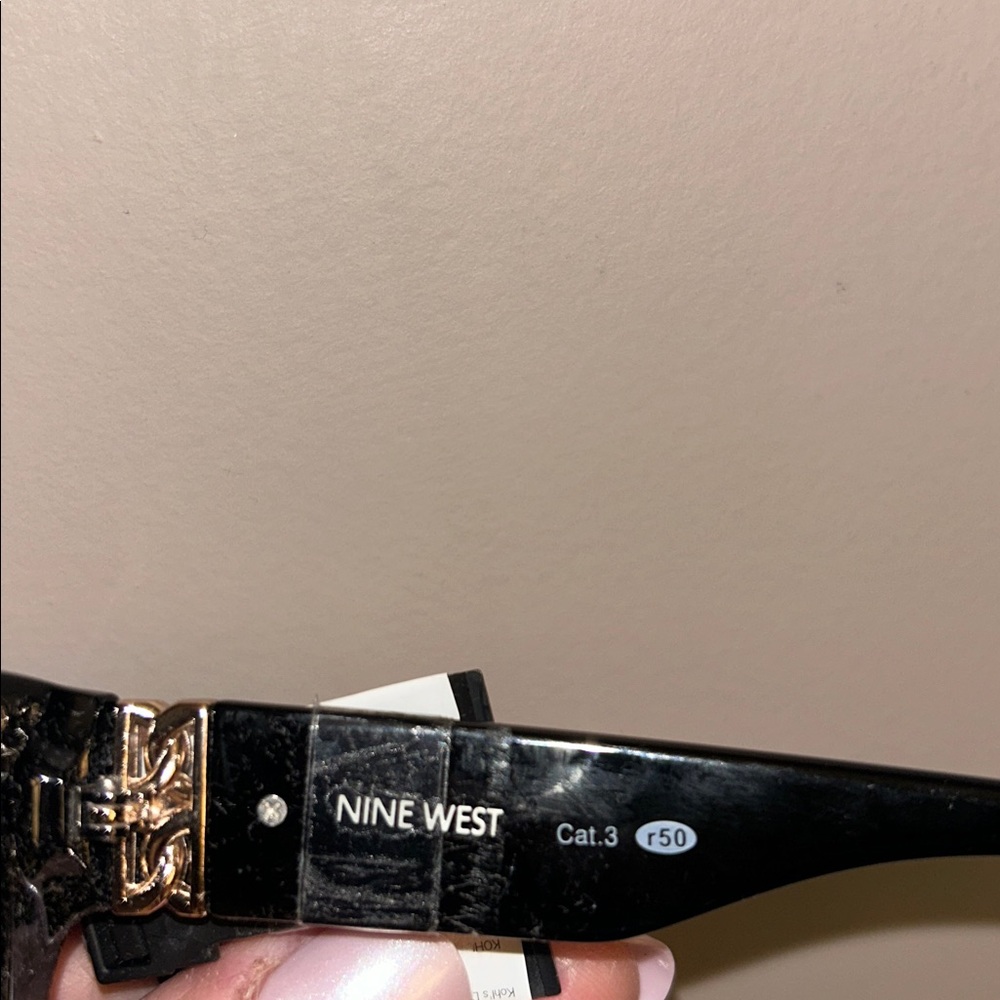 NWT Nine West Black Cat-Eye Sunglasses with Gradient Lenses - Picture 4 of 7